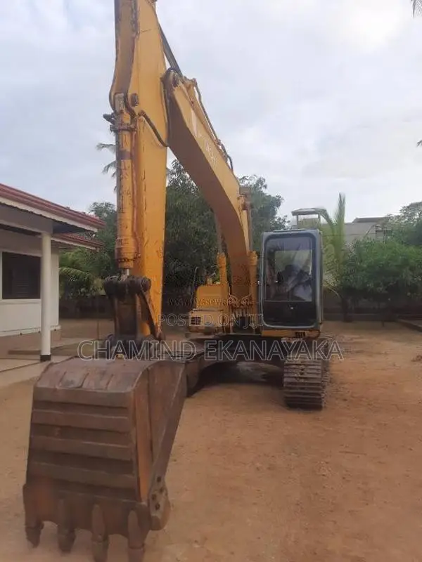 Hitachi EX120-3 2010 Heavy-Duty (Used)