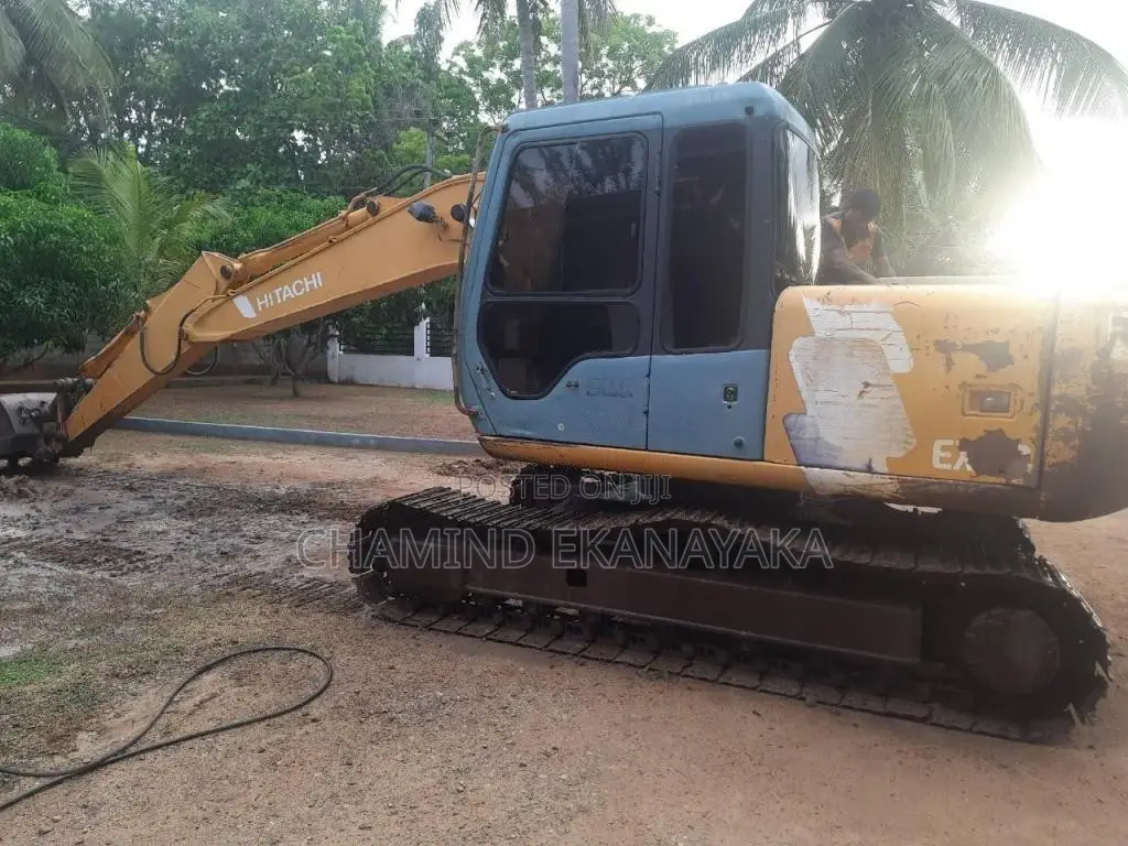 Hitachi EX120-3 2010 Heavy-Duty (Used)