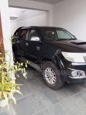 Toyota Hilux 2015 Pickup (Used)