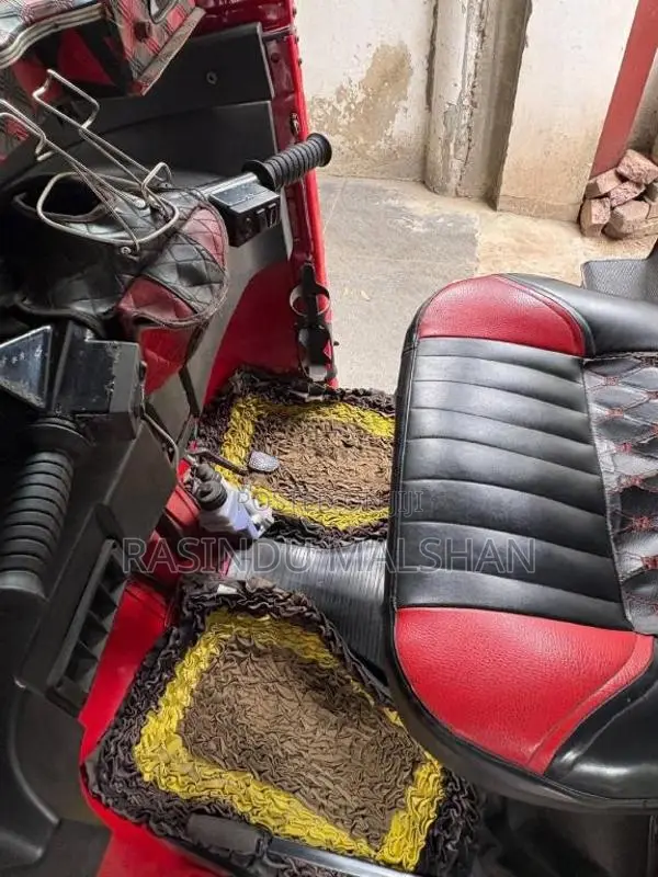 Bajaj RE 205 2014 Three Wheel (Used)