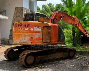 Hitachi Zaxis 135 2017 Heavy-Duty (Used)