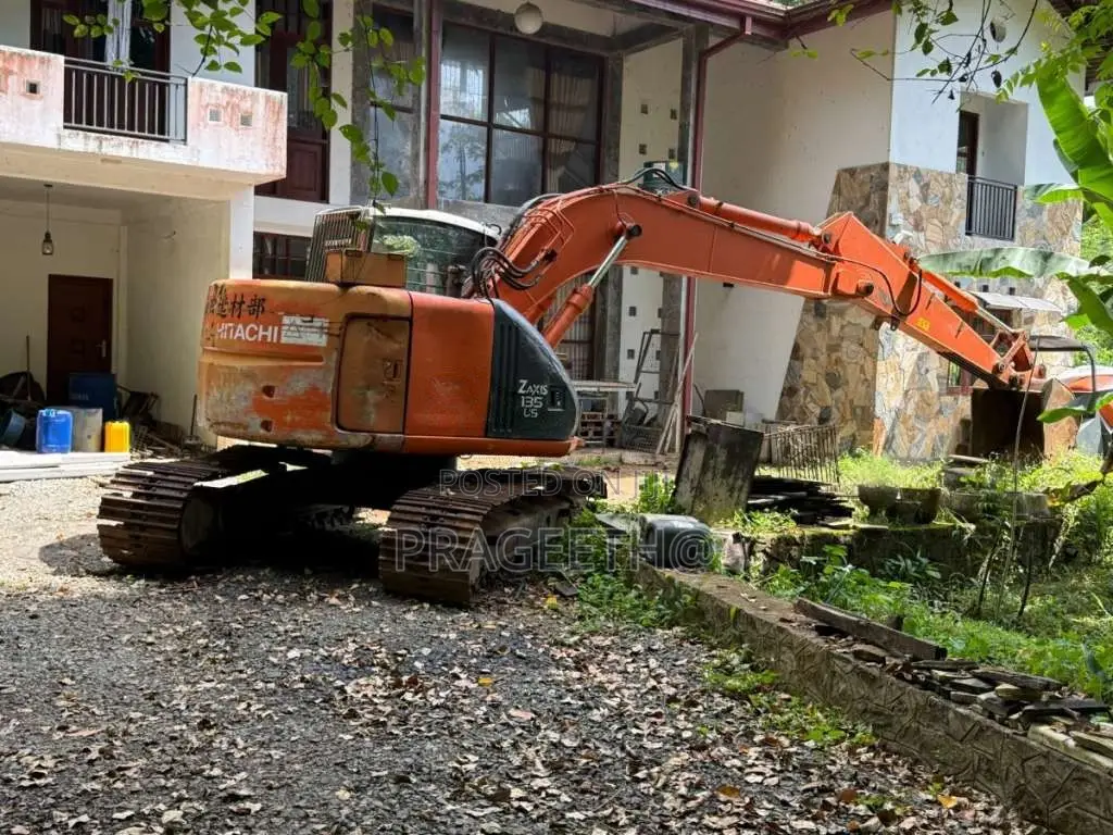 Hitachi Zaxis 135 2017 Heavy-Duty (Used)