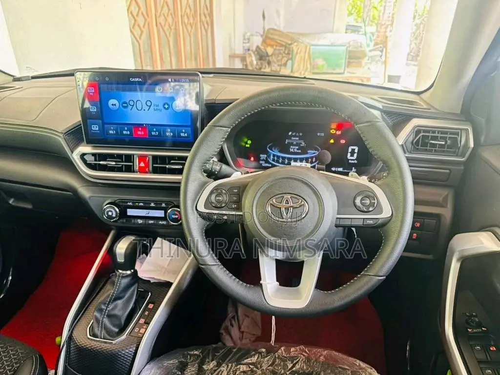 Toyota Raize 2025 SUV (Used)