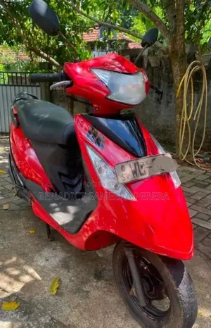 TVS Scooty Streak 2011 Motorbike (Used)
