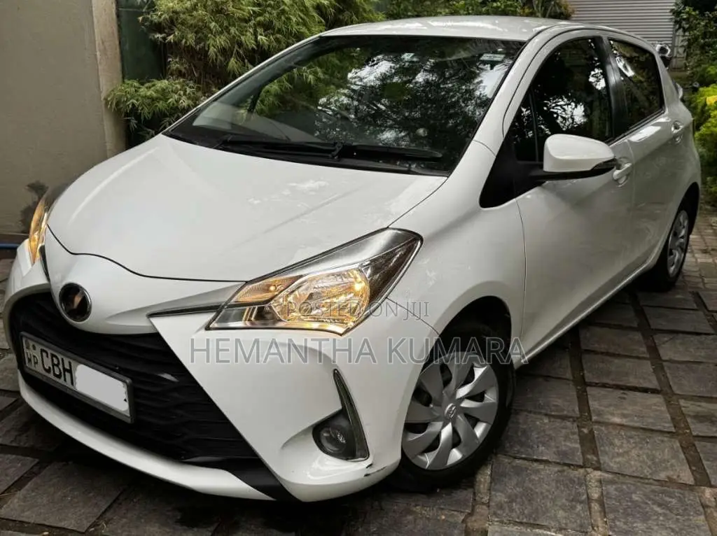 Toyota Vitz 2018 Car (Used)