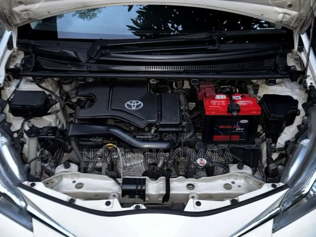 Toyota Vitz 2018 Car (Used)