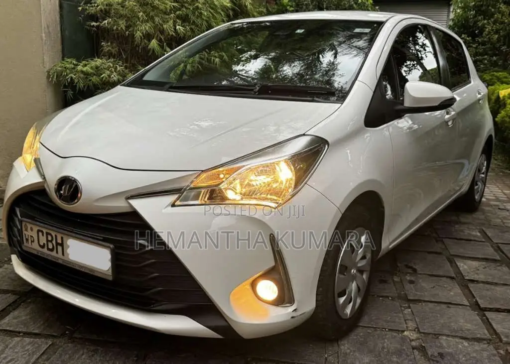 Toyota Vitz 2018 Car (Used)