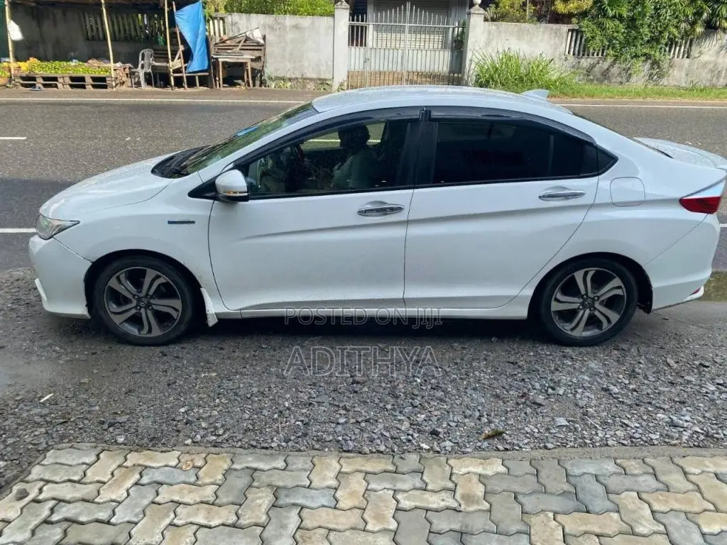 Honda Grace 2015 Car (Used)
