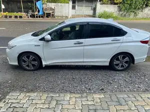 Honda Grace 2015 Car (Used)