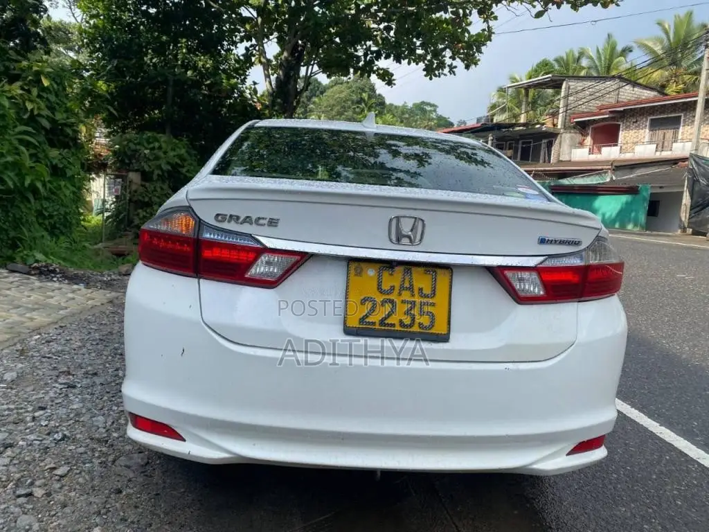 Honda Grace 2015 Car (Used)