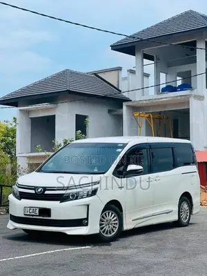 Toyota Voxy 2014 SUV (Used)