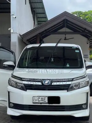 Toyota Voxy 2014 SUV (Used)