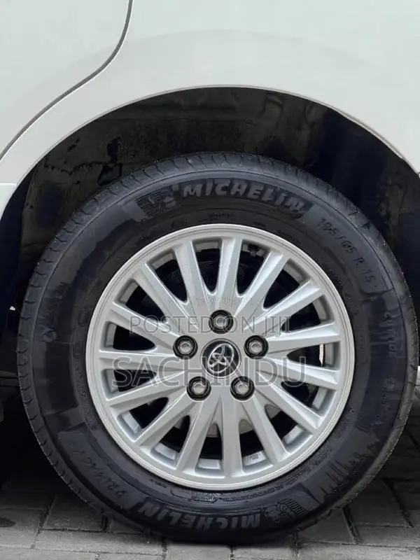 Toyota Voxy 2014 SUV (Used)