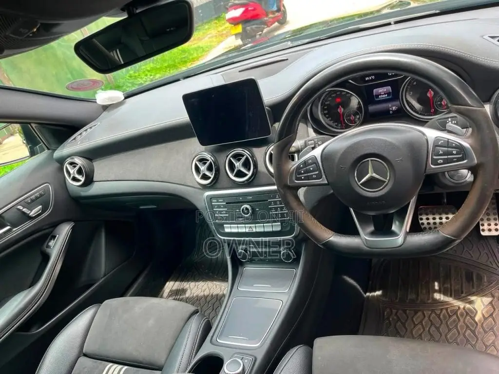 Mercedes-Benz GLA180 AMG Line 2018 SUV (Used)