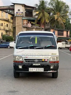 Toyota Dolphin 1989 Van (Used)