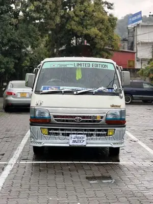 Toyota Dolphin 1994 Van (Used)