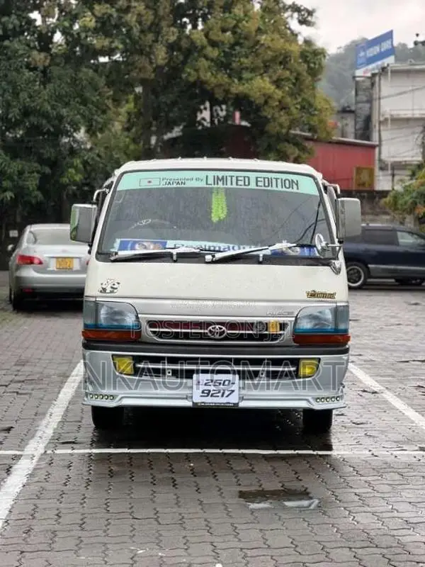 Toyota Dolphin 1994 Van (Used)
