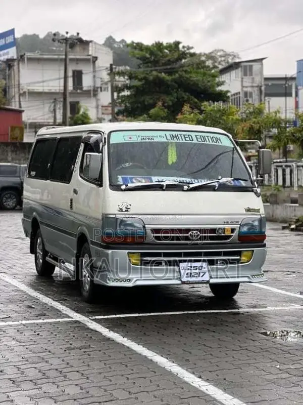 Toyota Dolphin 1994 Van (Used)
