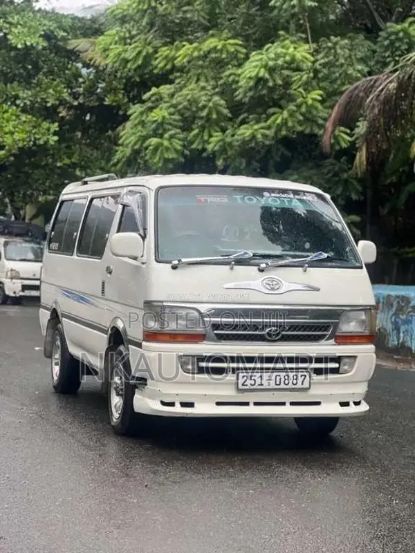 Toyota Dolphin 1993 Van (Used)