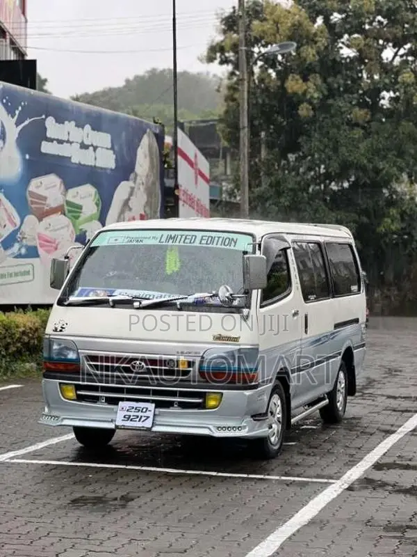 Toyota Dolphin 1994 Van (Used)