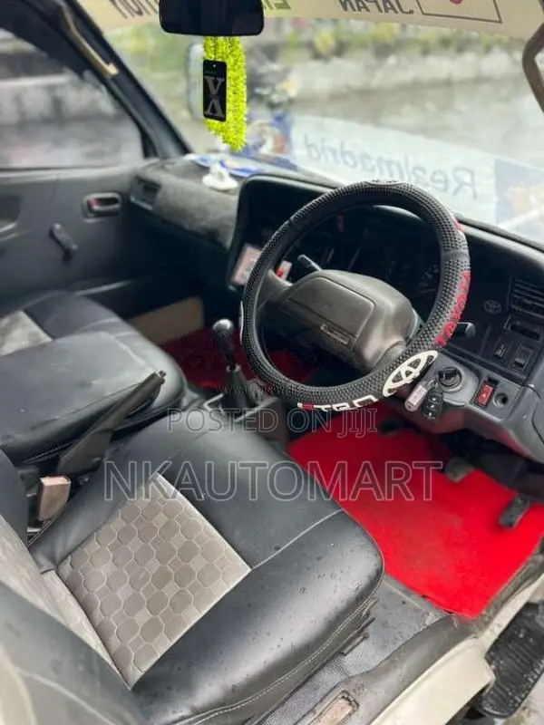 Toyota Dolphin 1994 Van (Used)