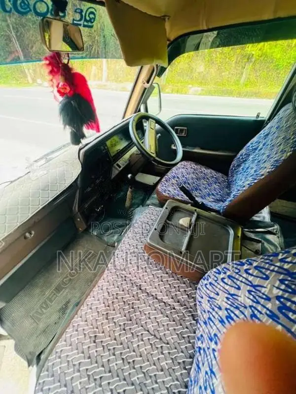 Nissan Caravan 1992 Van (Used)