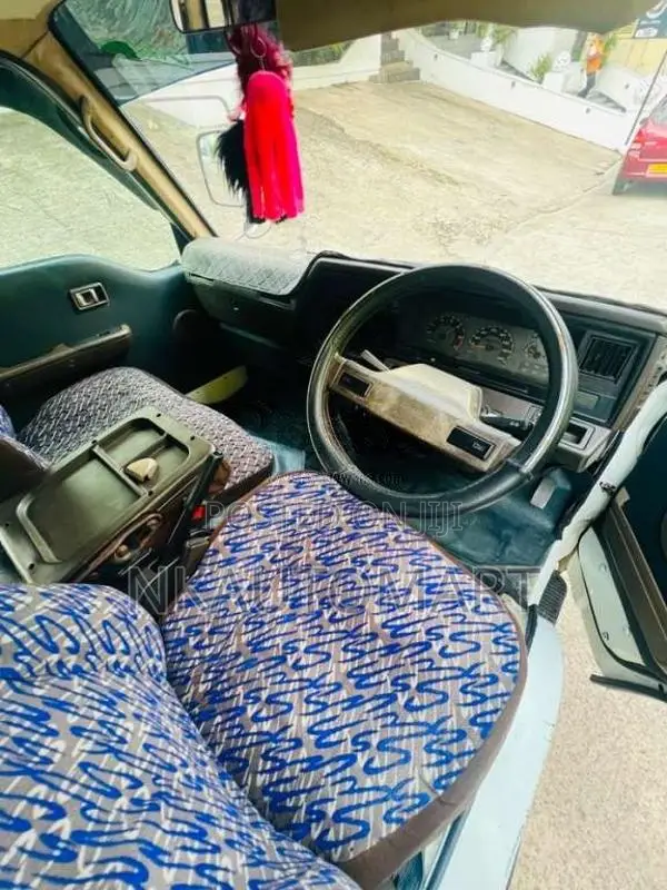 Nissan Caravan 1992 Van (Used)