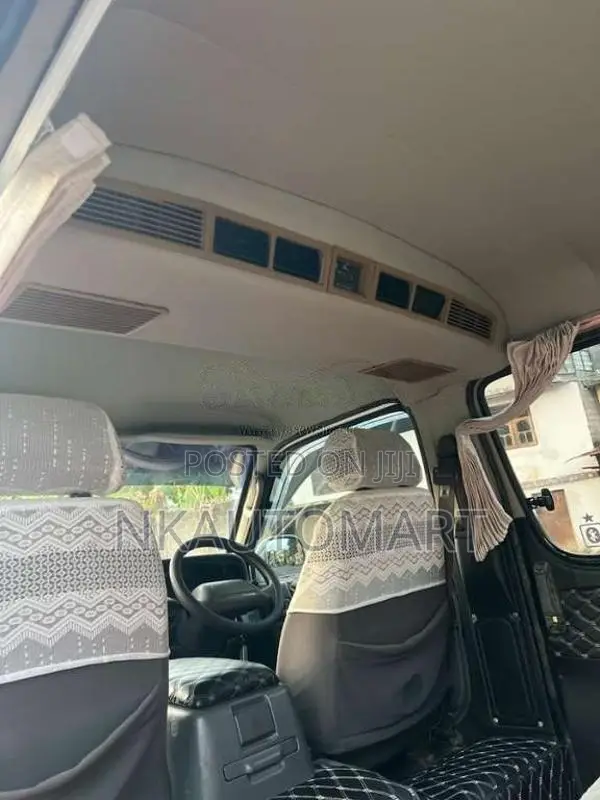 Toyota Dolphin 1989 Van (Used)