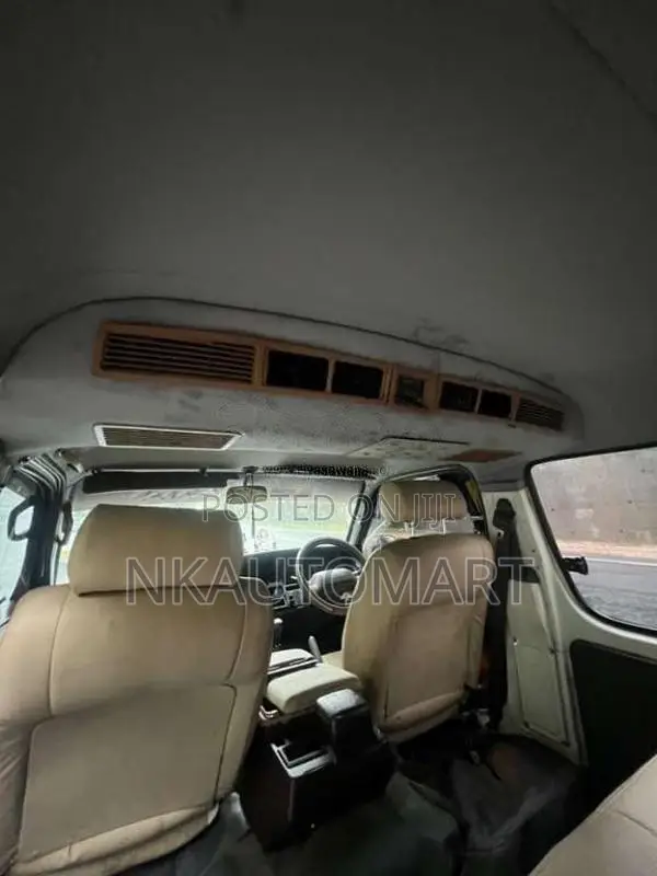 Toyota Dolphin 1993 Van (Used)