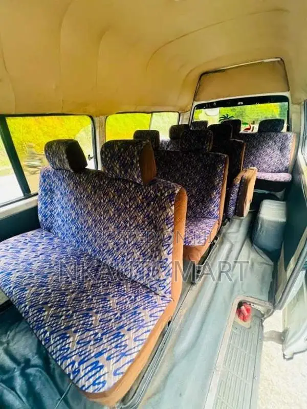 Nissan Caravan 1992 Van (Used)