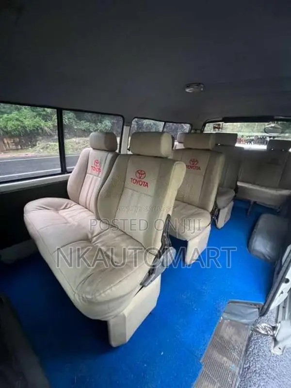 Toyota Dolphin 1993 Van (Used)