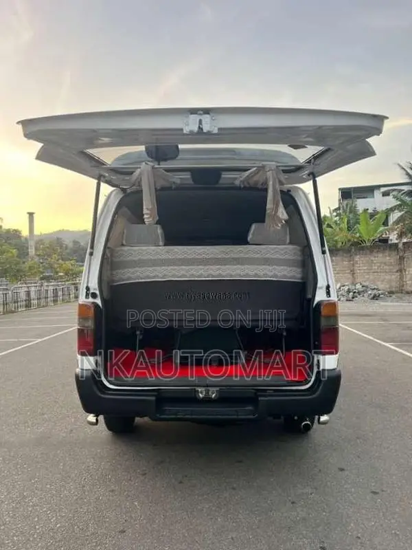 Toyota Dolphin 1989 Van (Used)