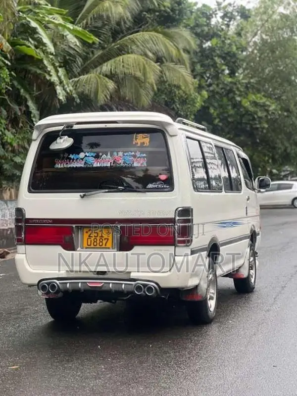 Toyota Dolphin 1993 Van (Used)