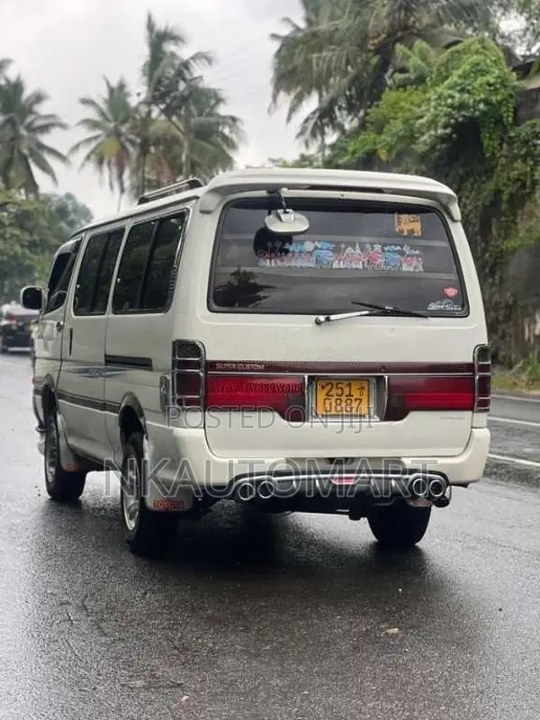 Toyota Dolphin 1993 Van (Used)