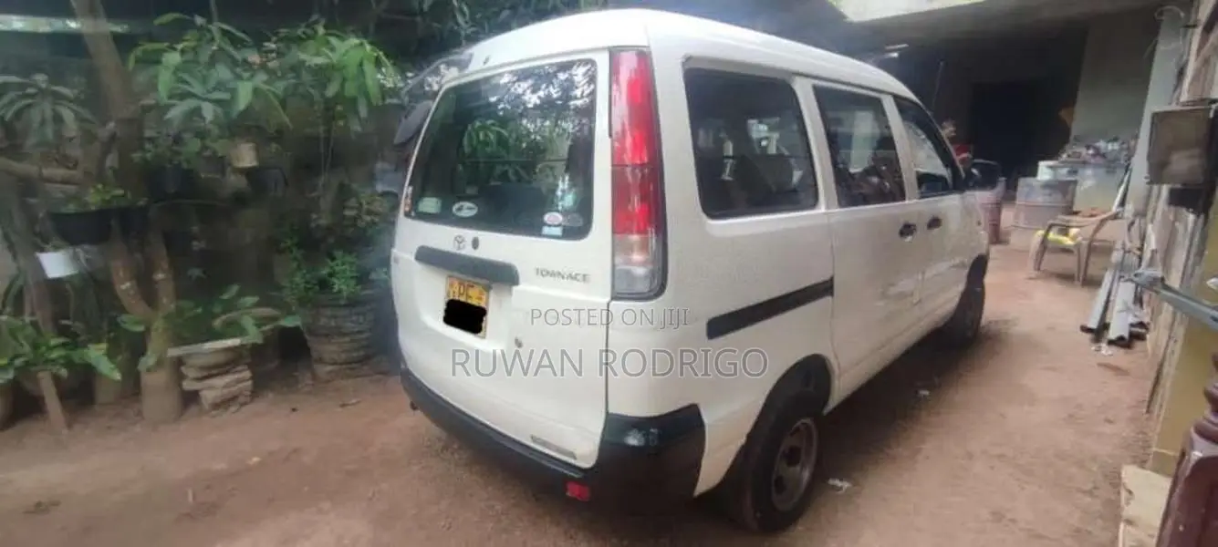 Toyota Noah 2006 Van (Used)
