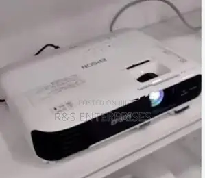 Epson EB-S04