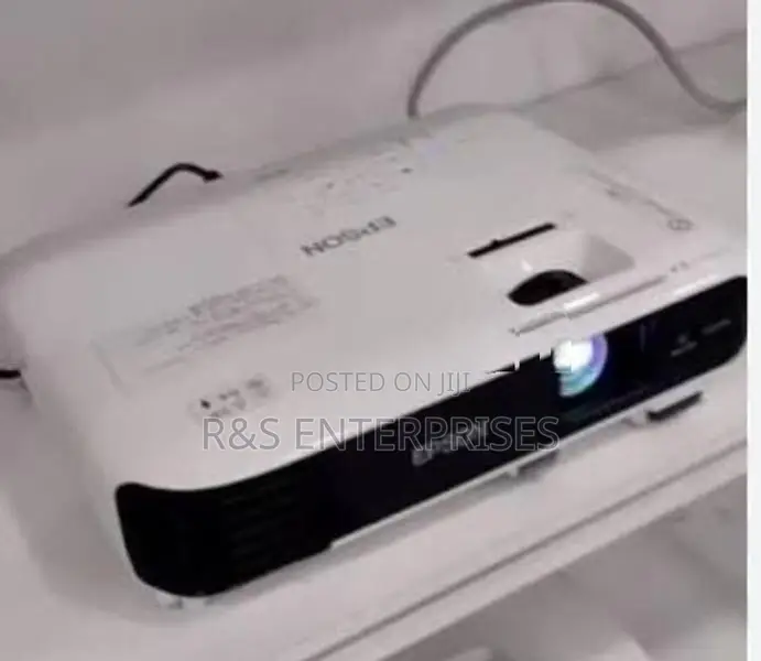 Epson EB-S04