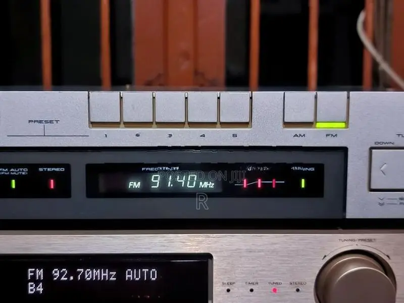 Akai Stereo Tuner Digital AT-S210