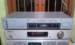 Akai Stereo Tuner Digital AT-S210