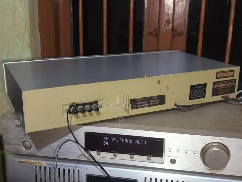 Akai Stereo Tuner Digital AT-S210