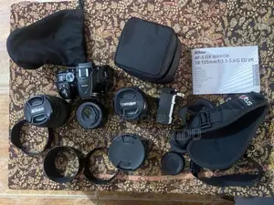 Nikon D5300 DSLR Camera + 4 Lenses Lens caps 16GB Memory Card