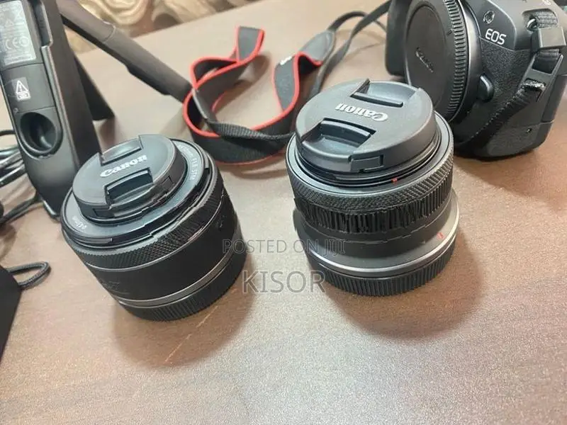Canon R50