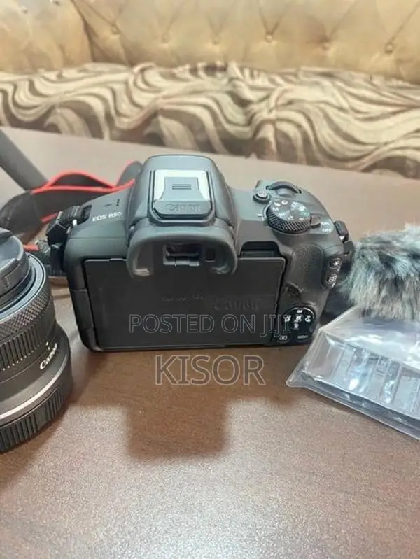 Canon R50