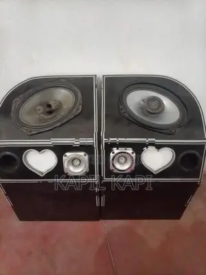 Three wheel speaker box with amp