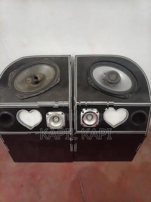 Three wheel speaker box with amp