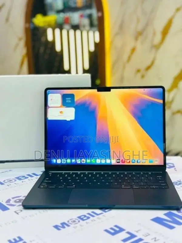 Apple Macbook Air 2022 M2 Chip 8GB RAM 512GB NVME 13 Inch Display