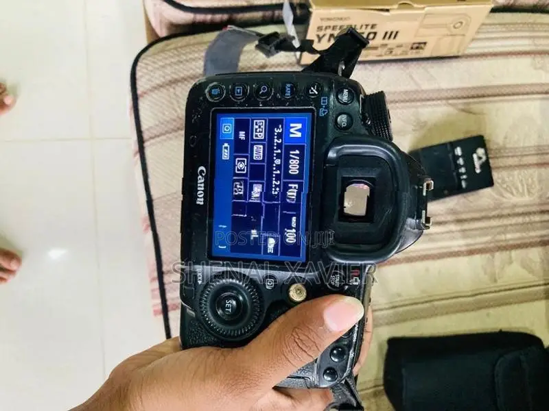 Canon 5D Mari iii with Speedlight