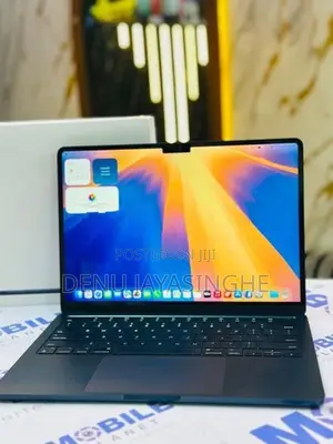 Apple Macbook Air 2022 M2 Chip 8GB RAM 512GB NVME 13 Inch Display