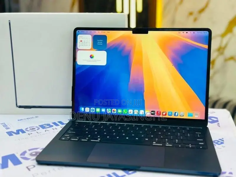 Apple Macbook Air 2022 M2 Chip 8GB RAM 512GB NVME 13 Inch Display