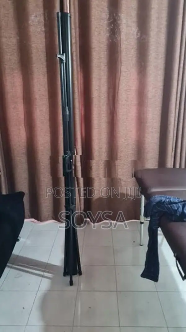 Tripod Projection Screen